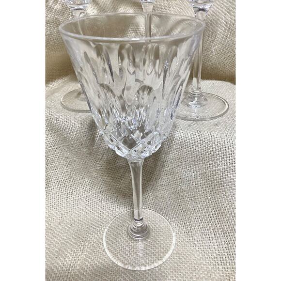 4 Christopher Stuart CAMEO thumbprint diamond cut texture 7 inch wine glasses - Picture 4 of 5